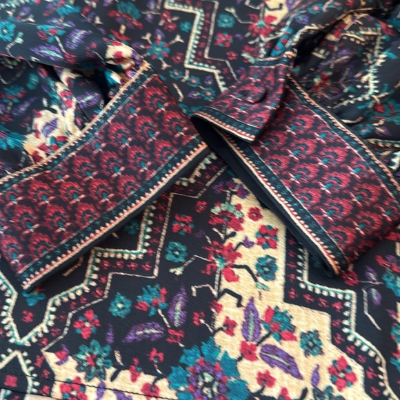 Multicolor Geometric Print Women's Top - Picture 3 of 5